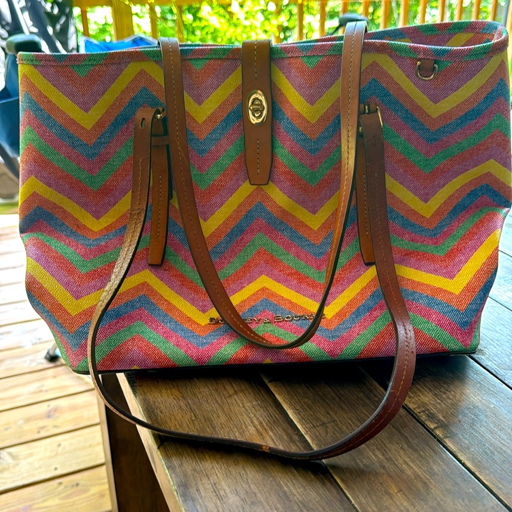 Authentic Dooney and Bourke tote w 3 inner compartments(1 of which is a zipper).
